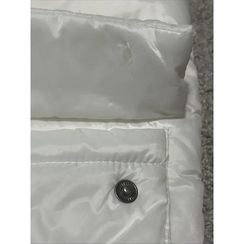 Levi’s Women's Sporty Box Quilted Puffer Vest in white Size XS See Photos